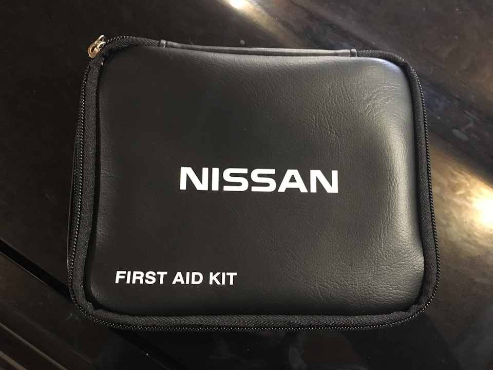 Оригінальна аптечка NISSAN 1