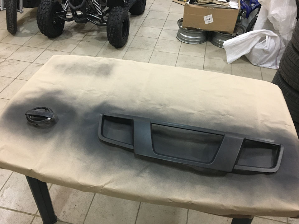 Фарбування хрому решітки радіатора в PLASTI DIP™ 2