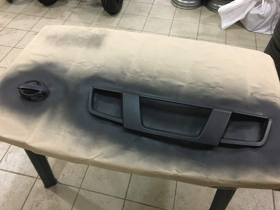 Фарбування хрому решітки радіатора в PLASTI DIP™ 4