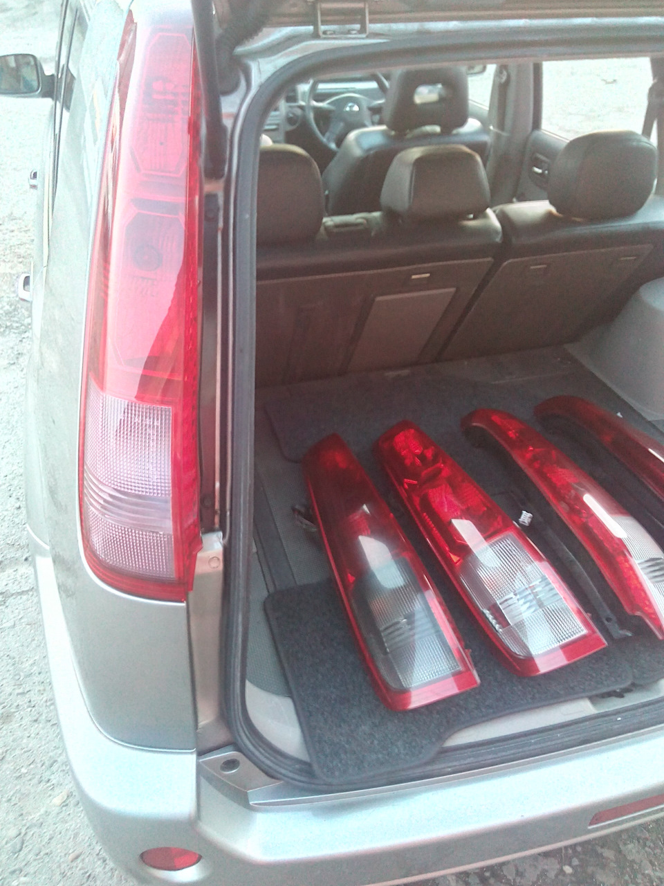 різновид Ліхтаря Nissan X-trail T30 1