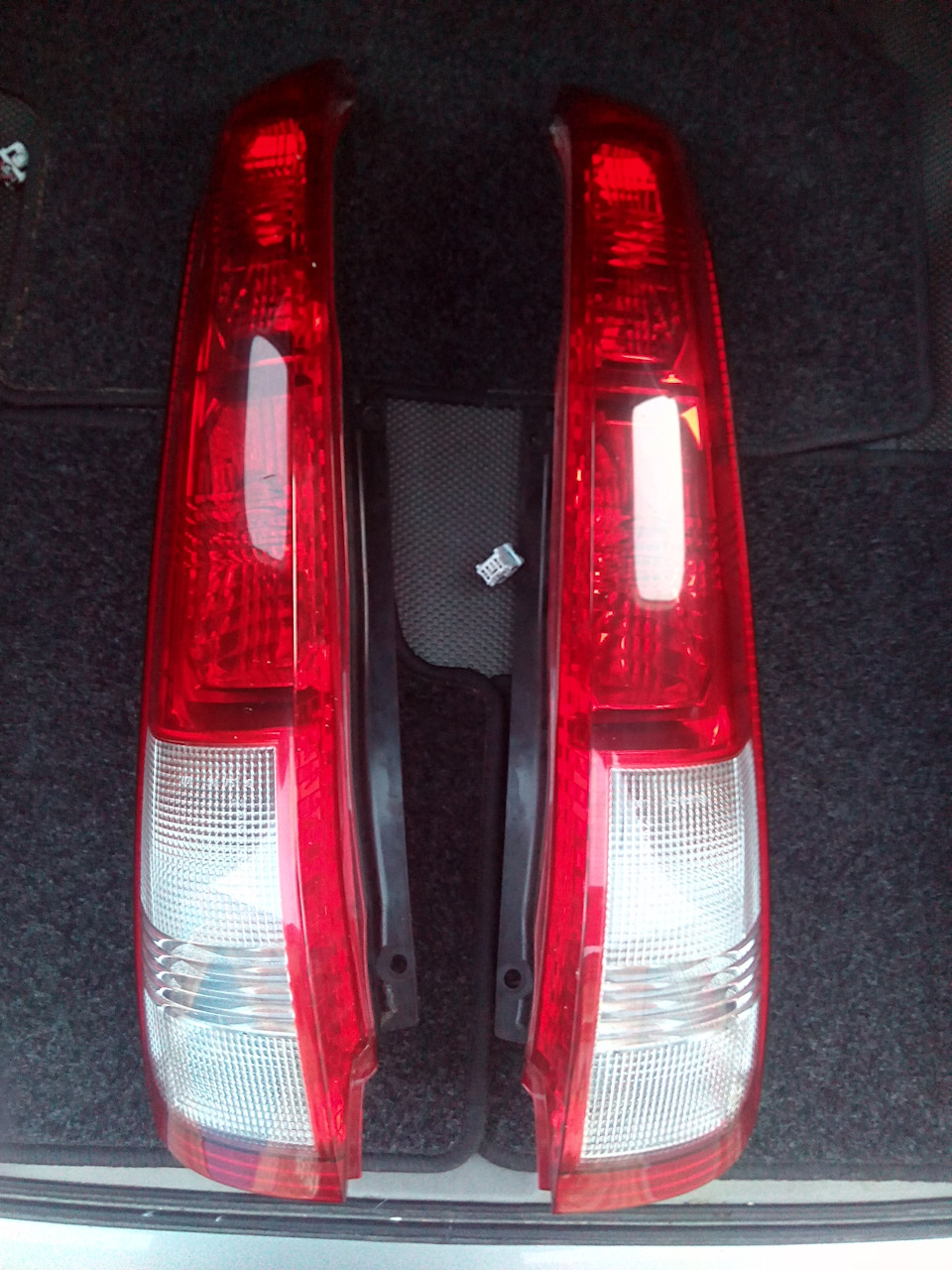 різновид Ліхтаря Nissan X-trail T30 4