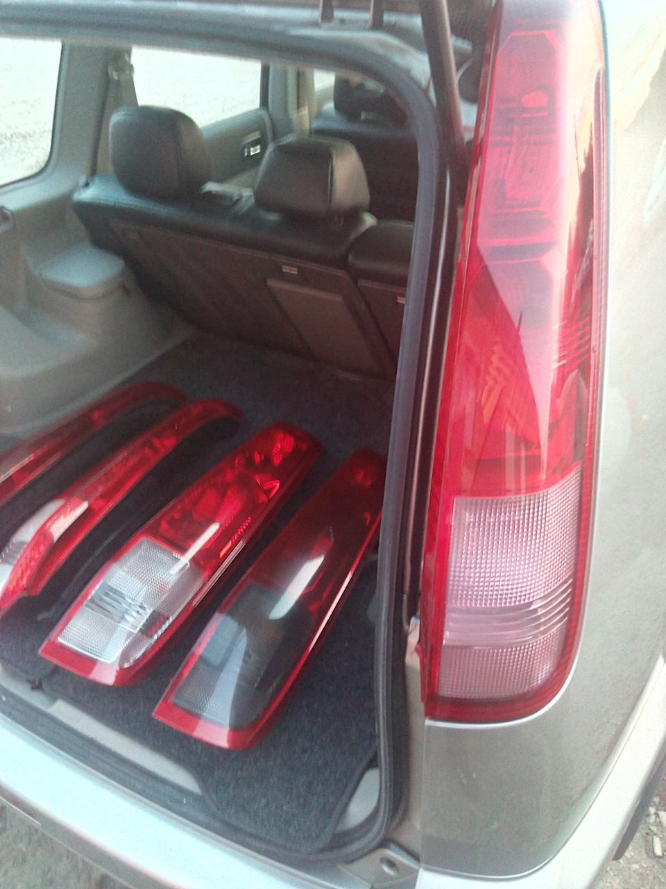 різновид Ліхтаря Nissan X-trail T30 2