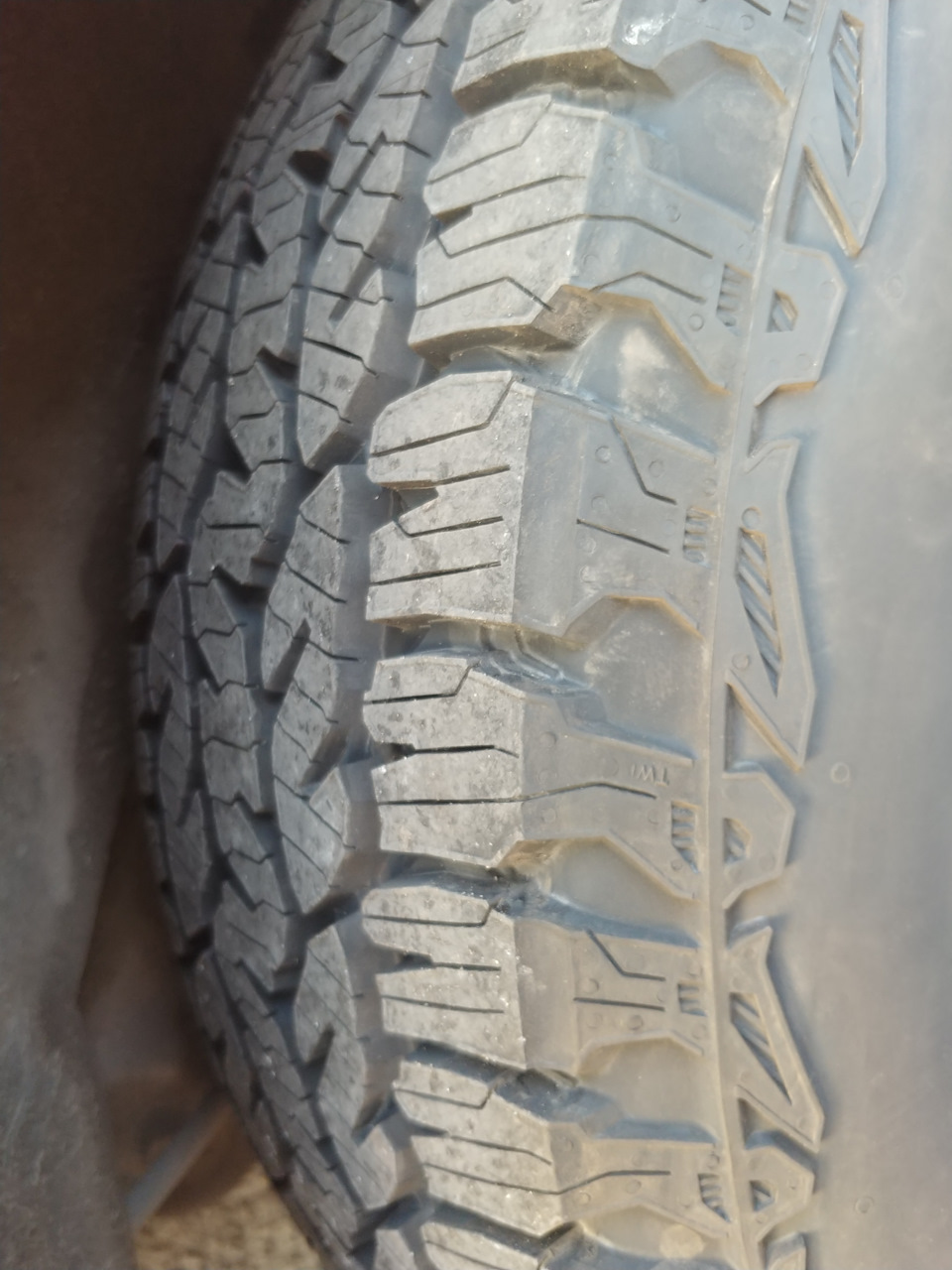 Matador MP 72 Izzarda A/T 2 215/60 R17 96H. Золота середина 2