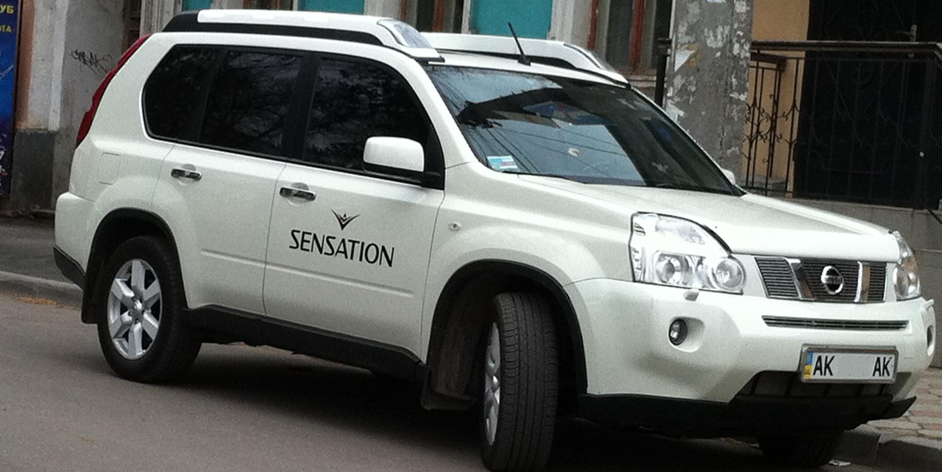 Білий їде на Sensation White 1