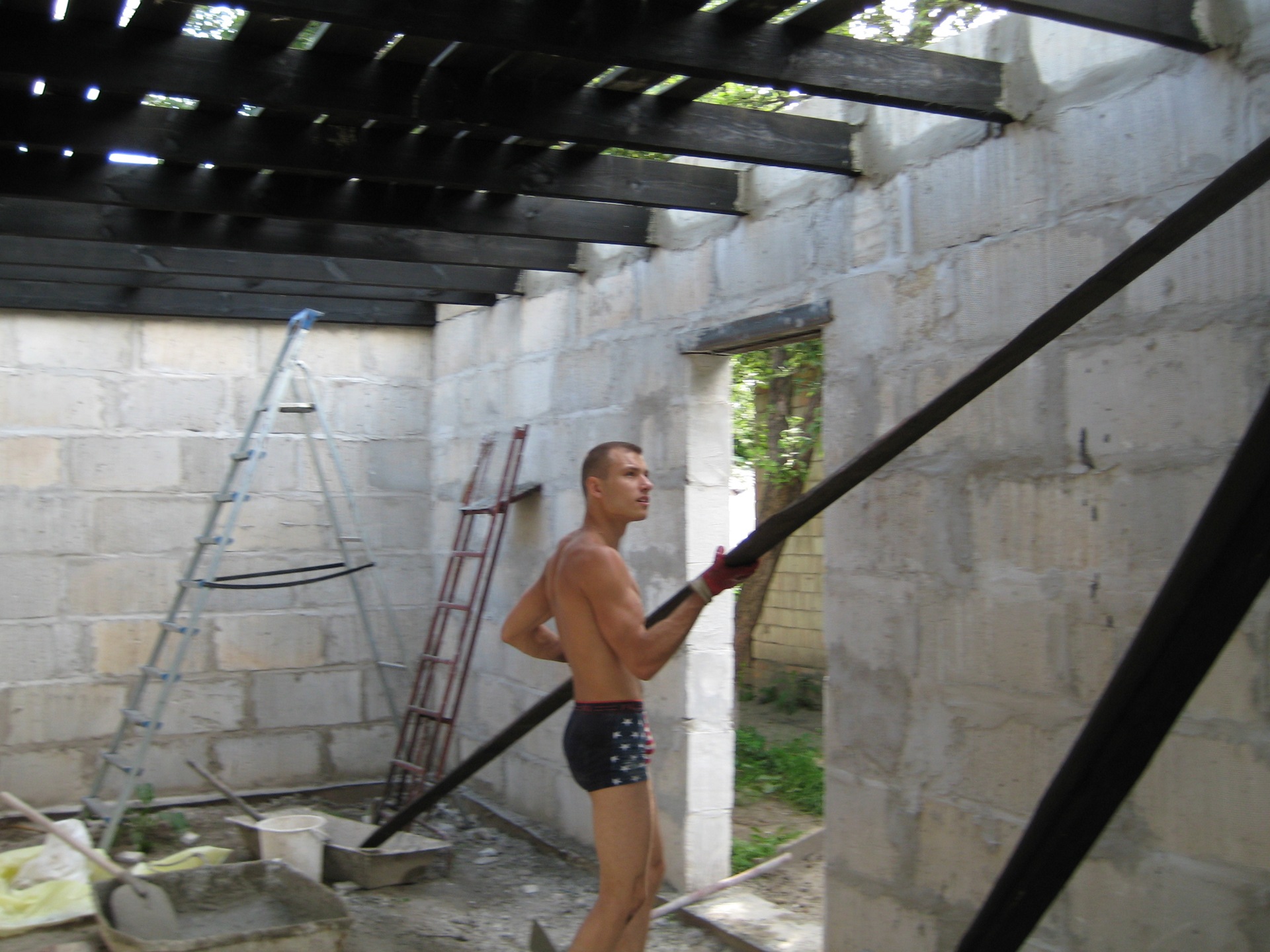БУДІВНИЦТВО Зупинено 4