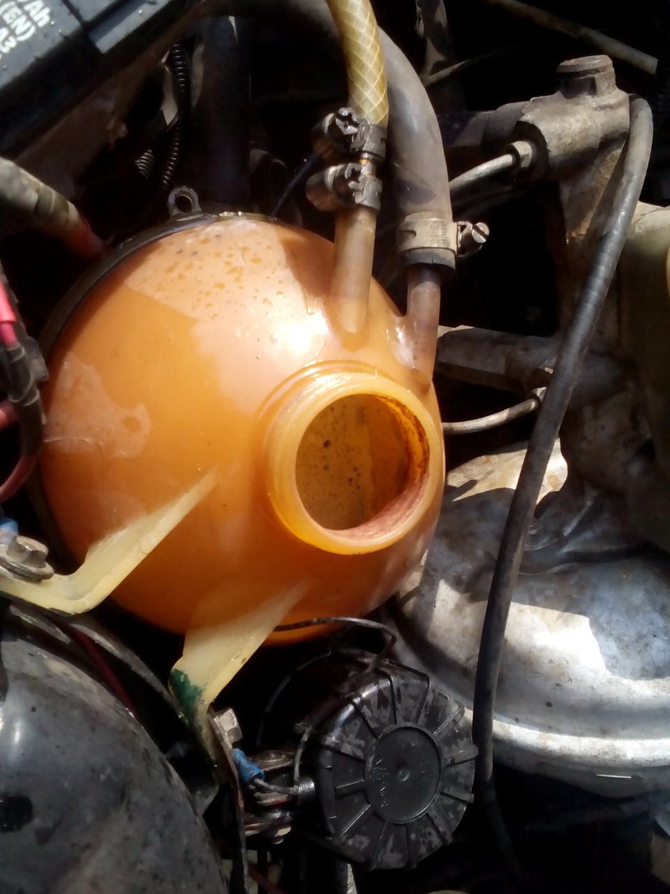 HELP, SOS або звертаюся за допомогою. 3