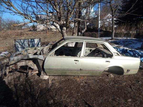 Продам кузовні частини 3