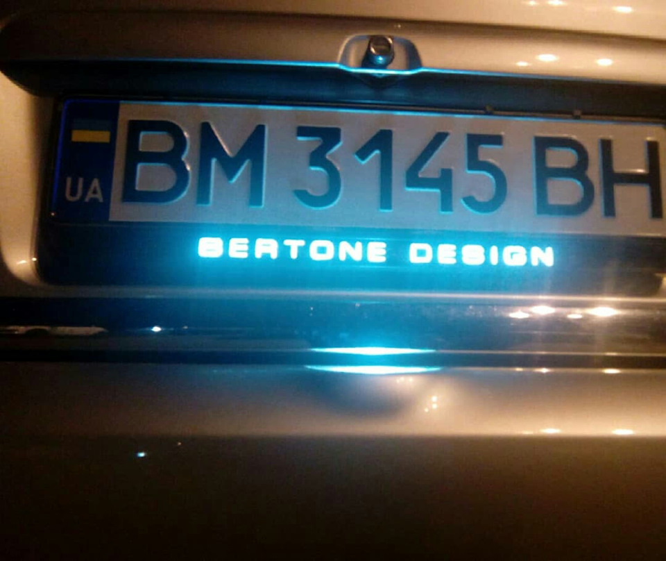 Поставив LED рамку з підсвічуванням напису. Виглядає стильно 👍 2
