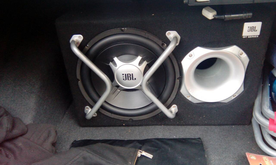 Поставив саб JBL 1