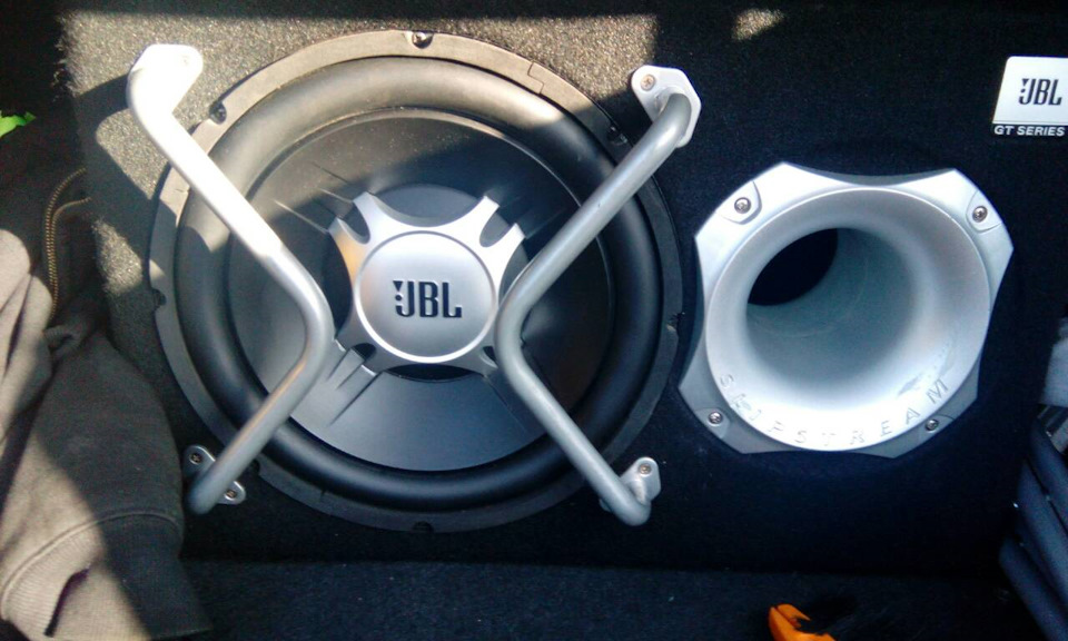 Поставив саб JBL 2