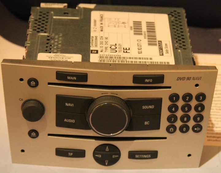 установка штаною DVD90 Navi 1