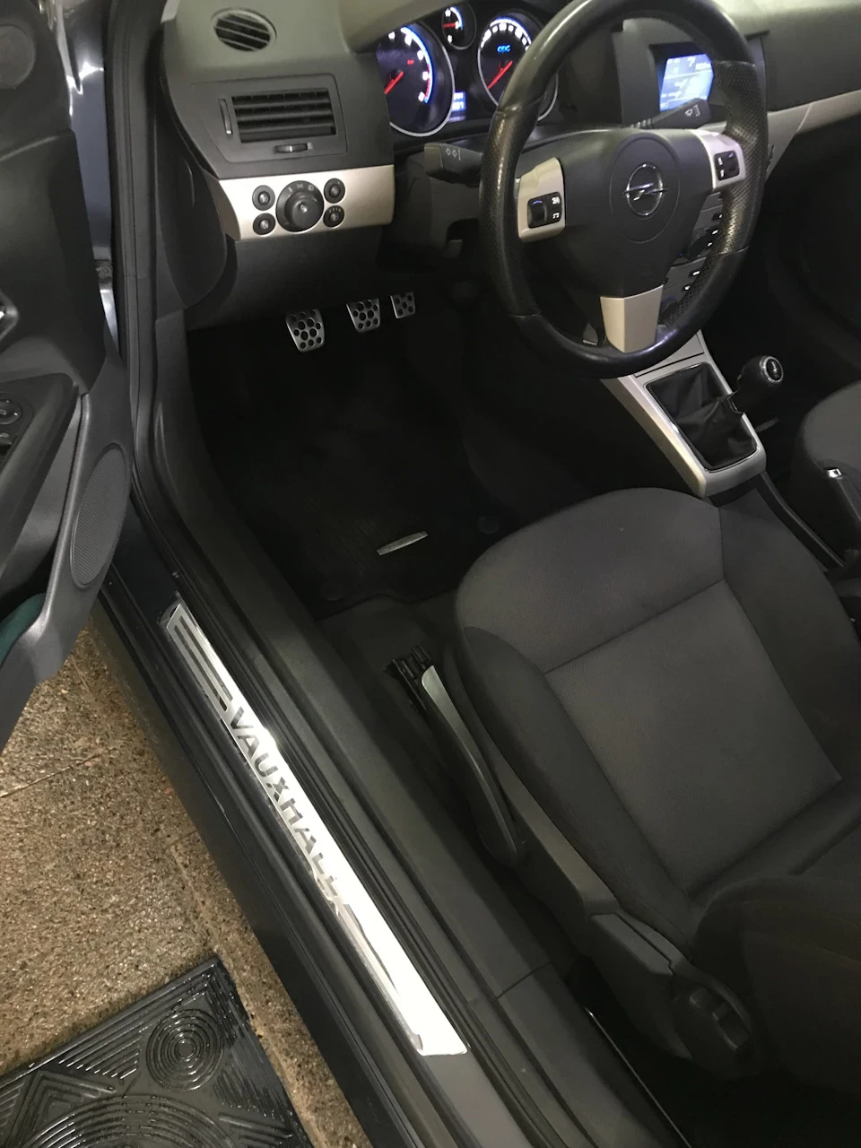 Накладки порогів від Astra J GTC (vauxhall)