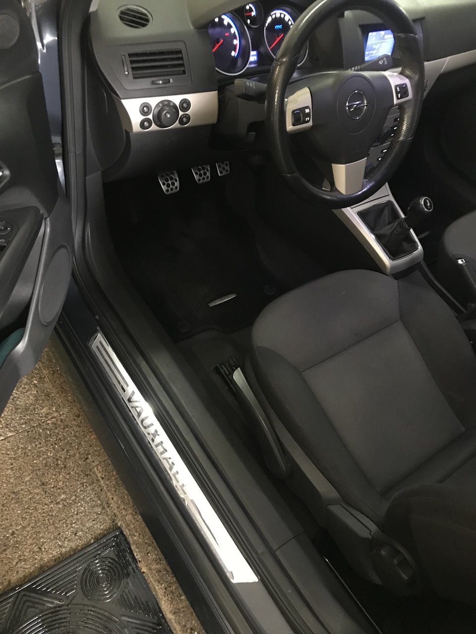 Накладки порогів від Astra J GTC (vauxhall) 1