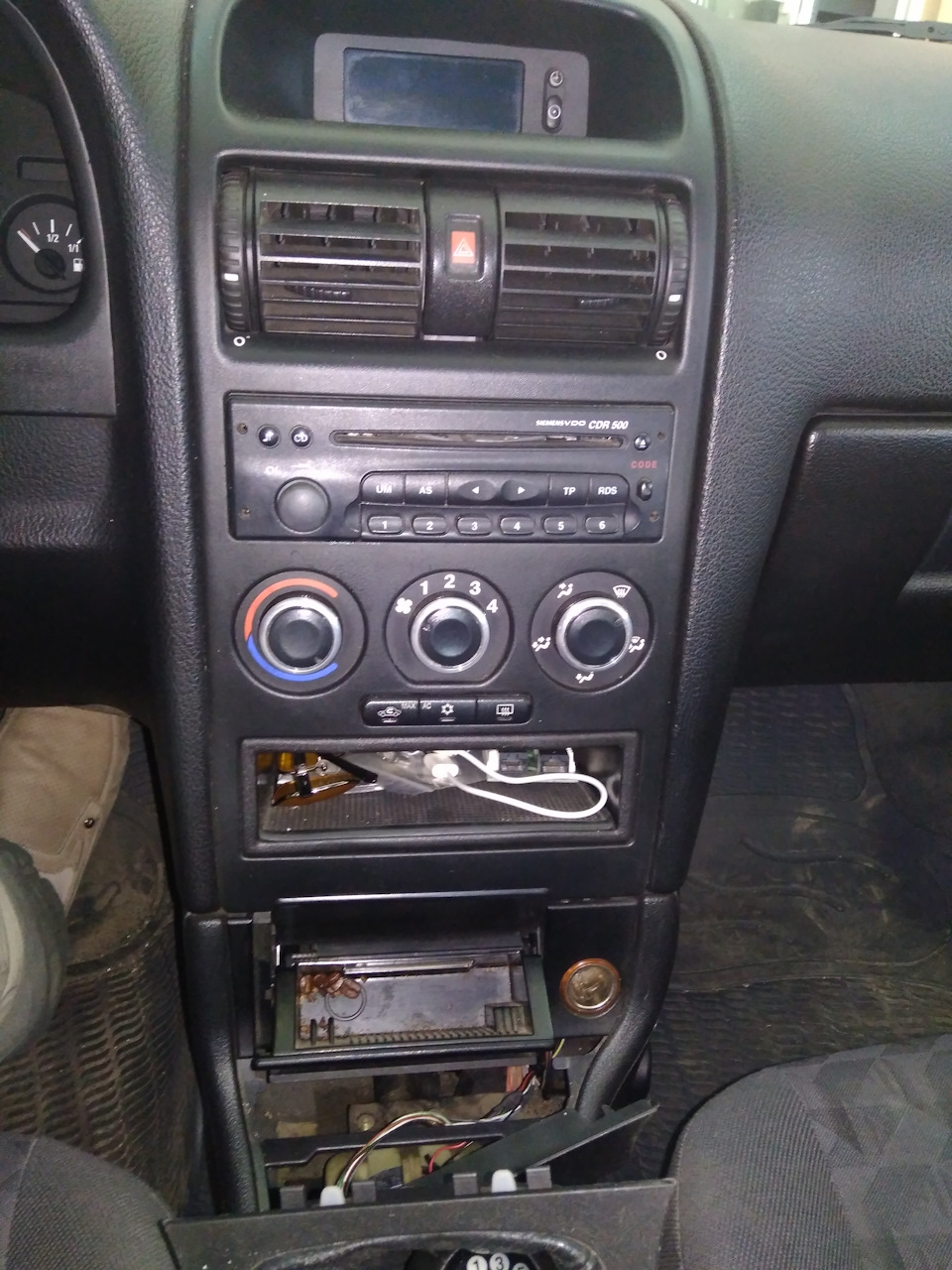 2din патифон в Astra G 1