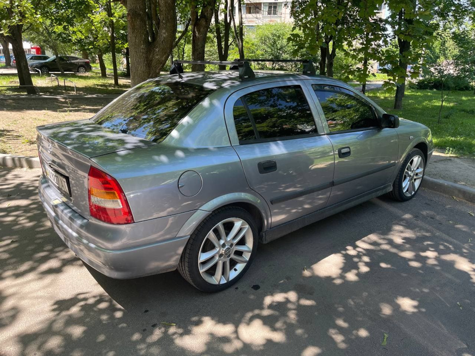 Решітка радіатора Bertone і багажник Thule на дах. 3