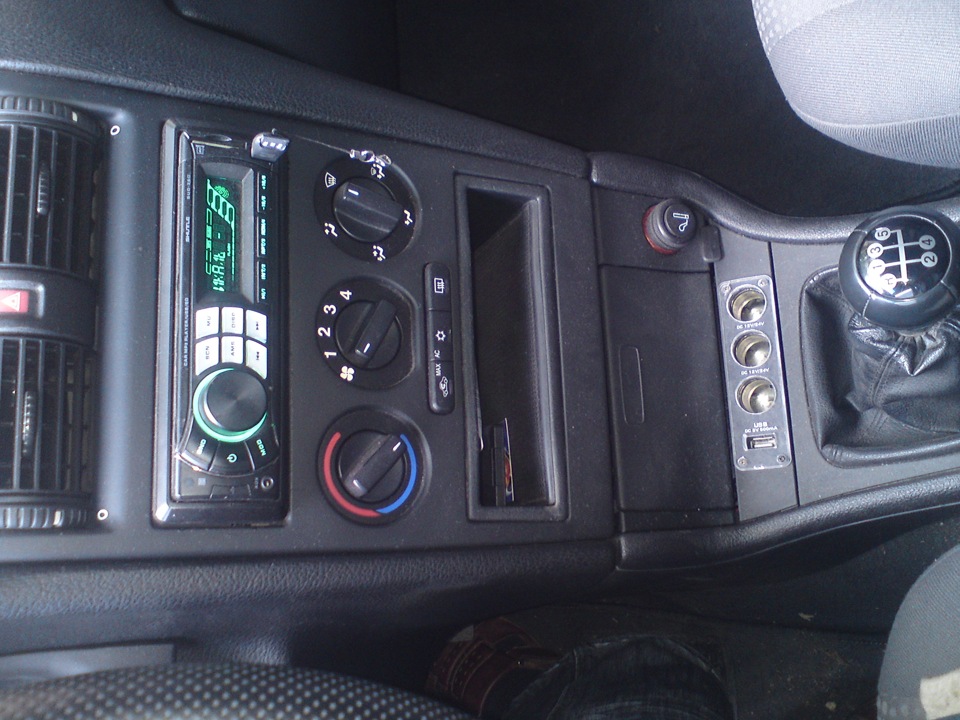 Розгалужувач 12V + USB порт 2