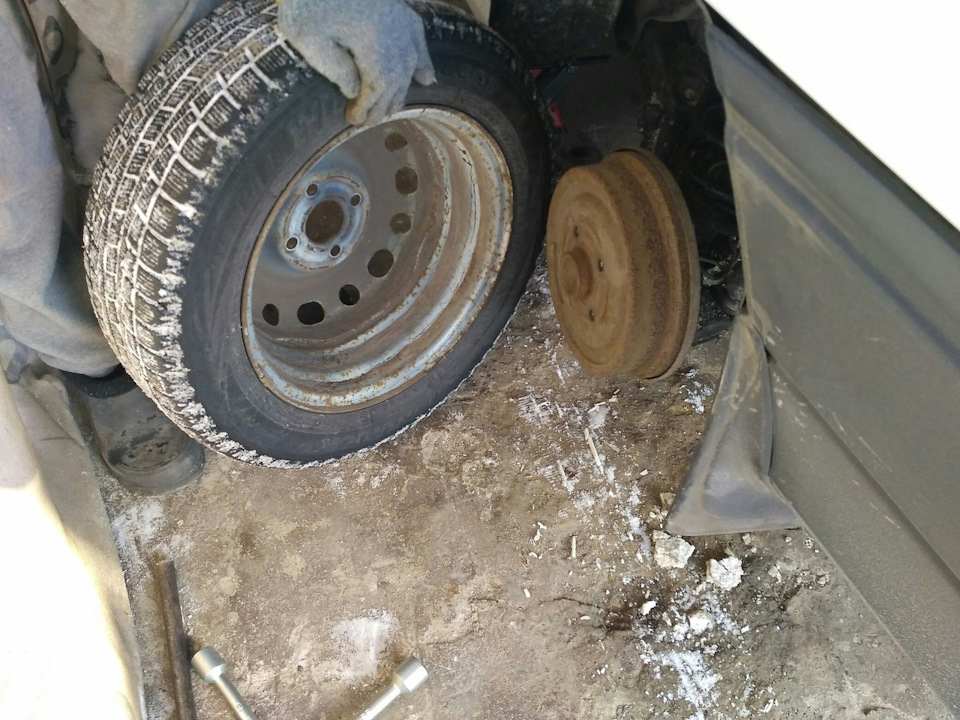 Заміна задніх гальмівних колодок 2