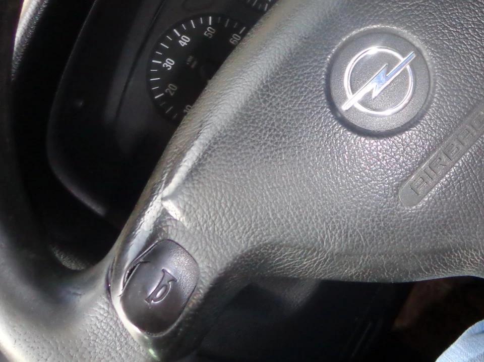Протерлися кнопки на кермі (заміна накладки Airbag)