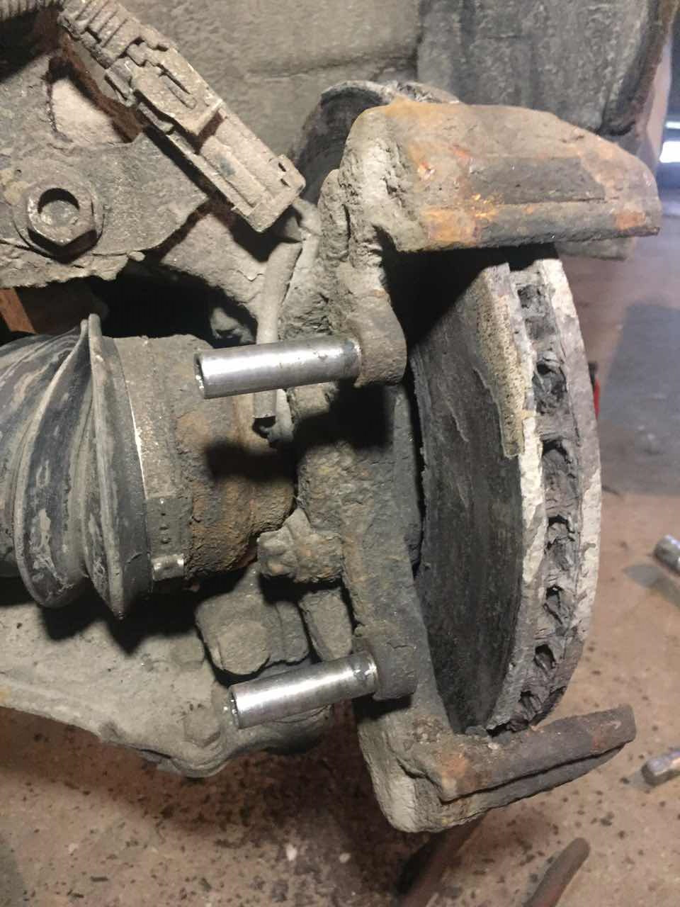 Швидка заміна колодок, що тривала на 3 дні. 2