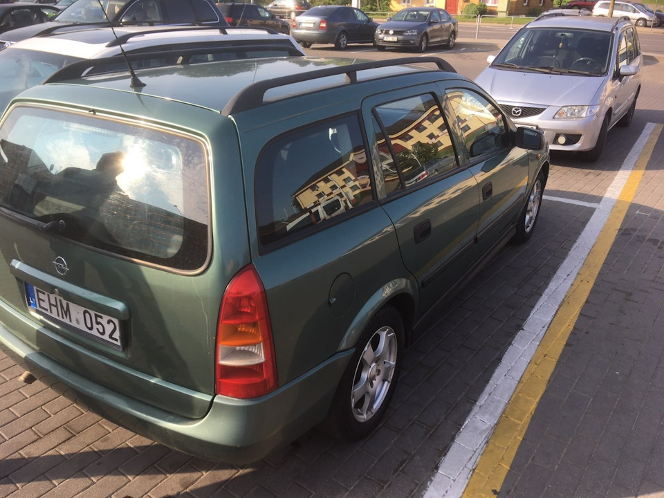 Бовтає з боку на бік 1