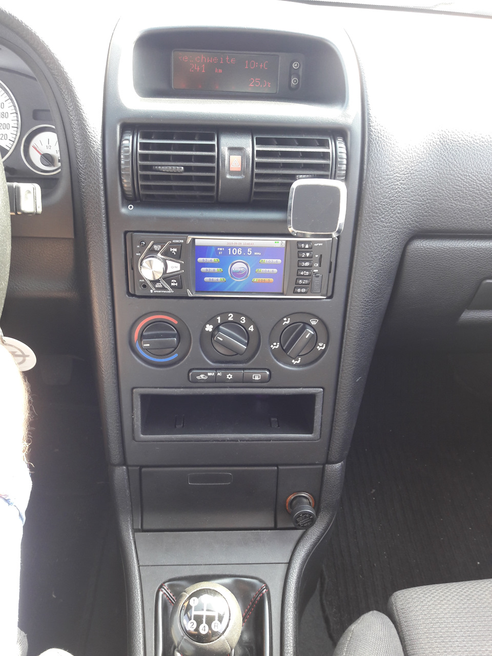 Нова автомагнітола😎Да привіт AUX, bluetooth і камера заднього виду 😎 1