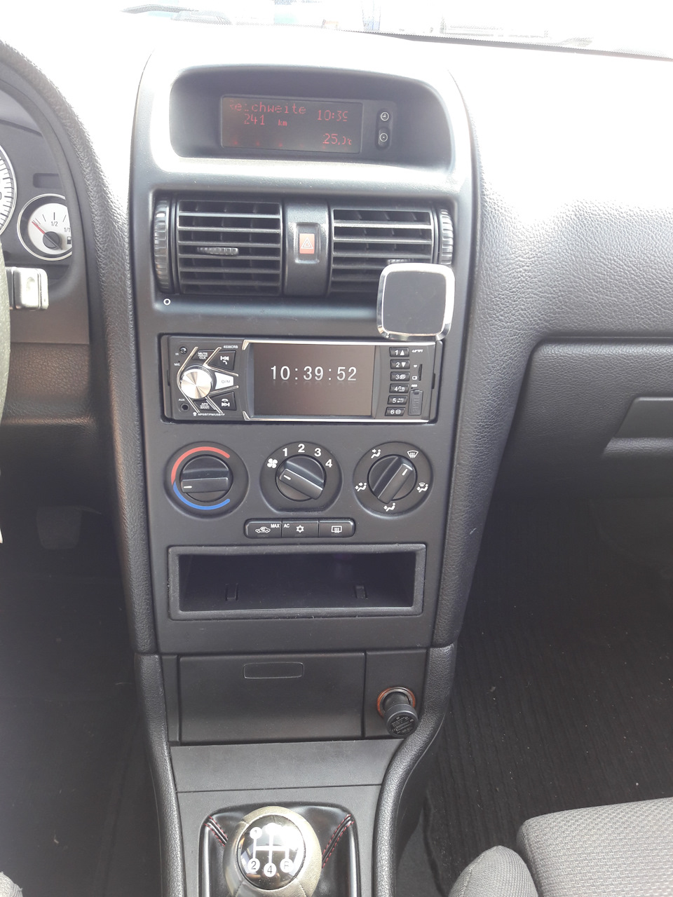 Нова автомагнітола😎Да привіт AUX, bluetooth і камера заднього виду 😎 2