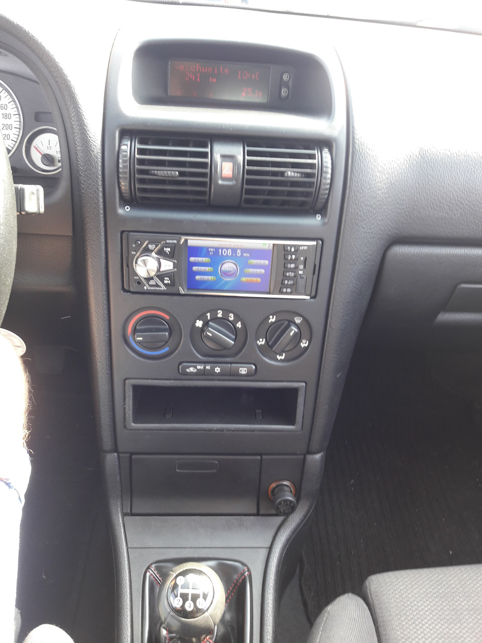 Нова автомагнітола😎Да привіт AUX, bluetooth і камера заднього виду 😎 3