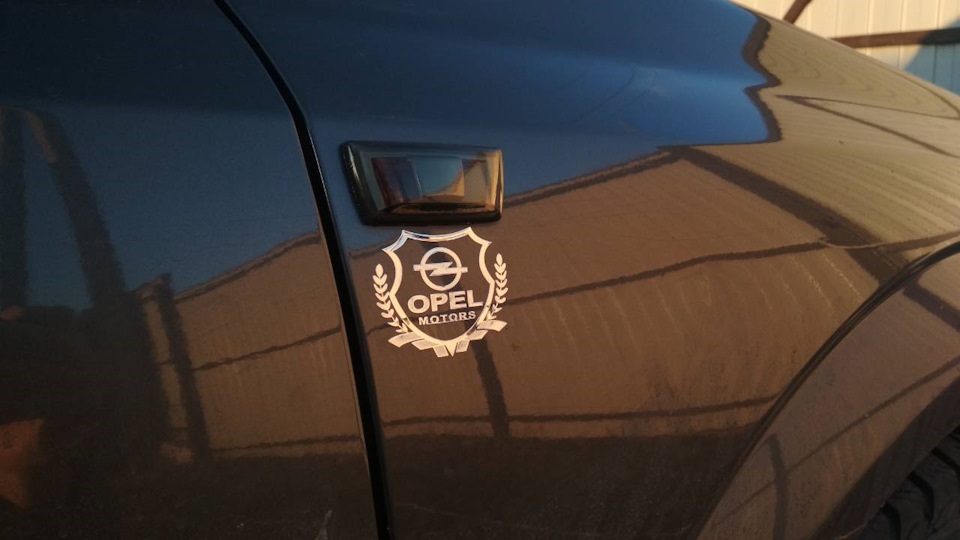 наклейка Opel Motors 3