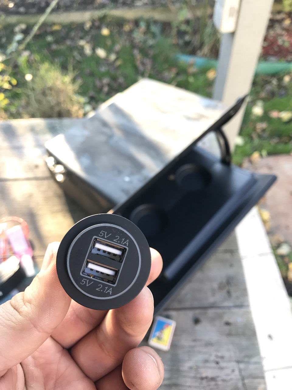 Встановлення зарядки на 2 USB в бардачок 2