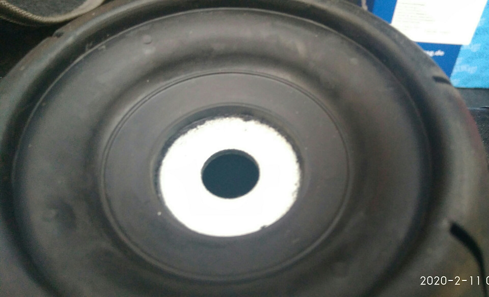 Заміна подушок передніх стійок Astra G 1.6 16V Z16XE 4