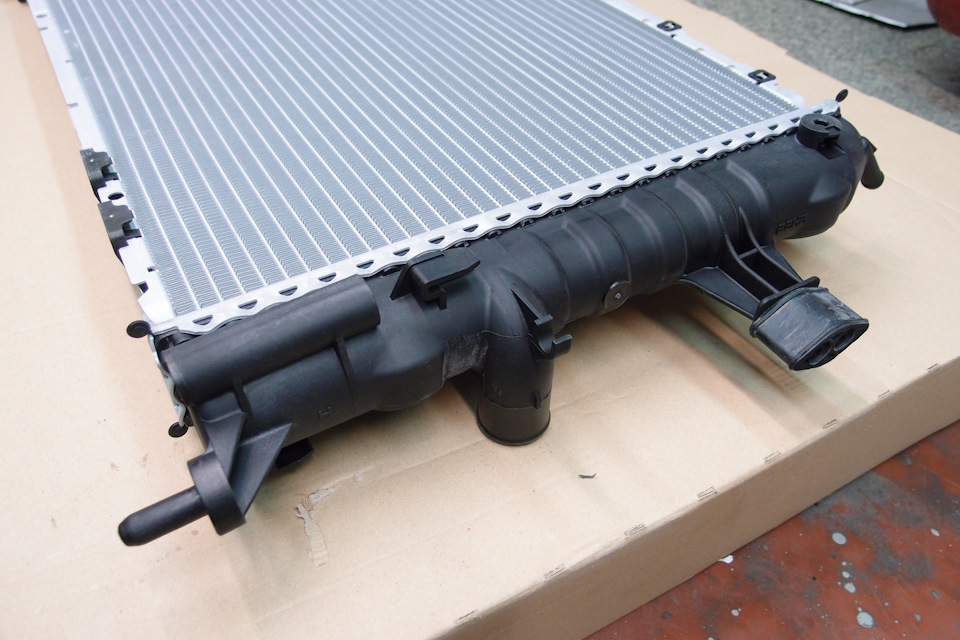 Радіатор охолоджувальної рідини Behr Hella 8MK 376 713-021 4
