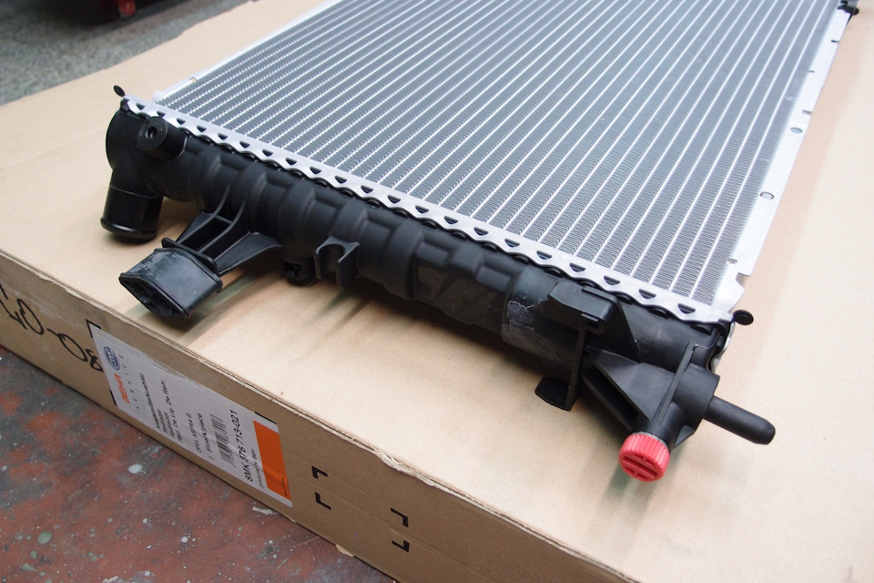 Радіатор охолоджувальної рідини Behr Hella 8MK 376 713-021 5