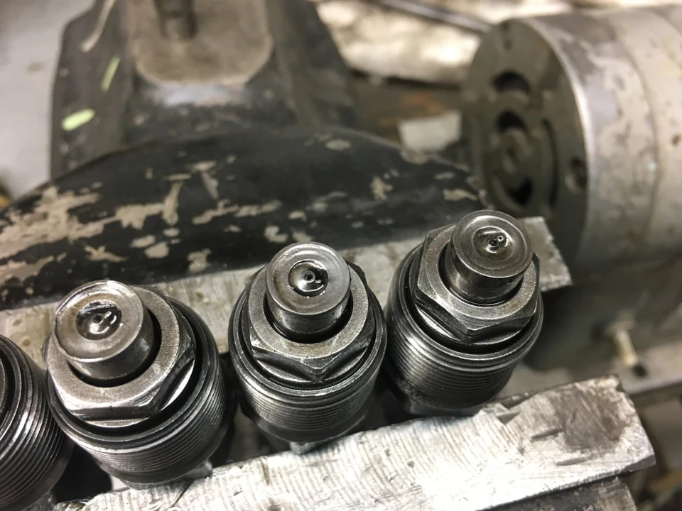 TC4EE1. Розпилювачі ZEXEL 105007-1223