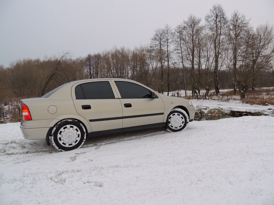На чистому снігу чисте авто 5