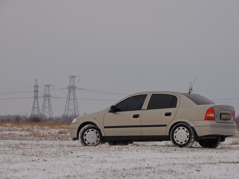 На чистому снігу чисте авто 1