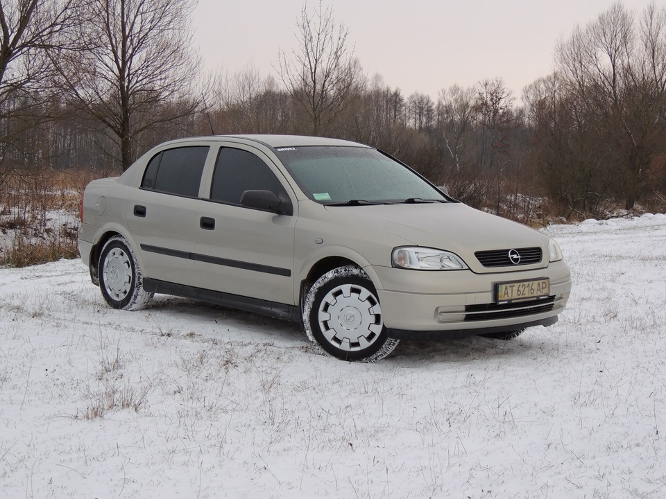 На чистому снігу чисте авто 4