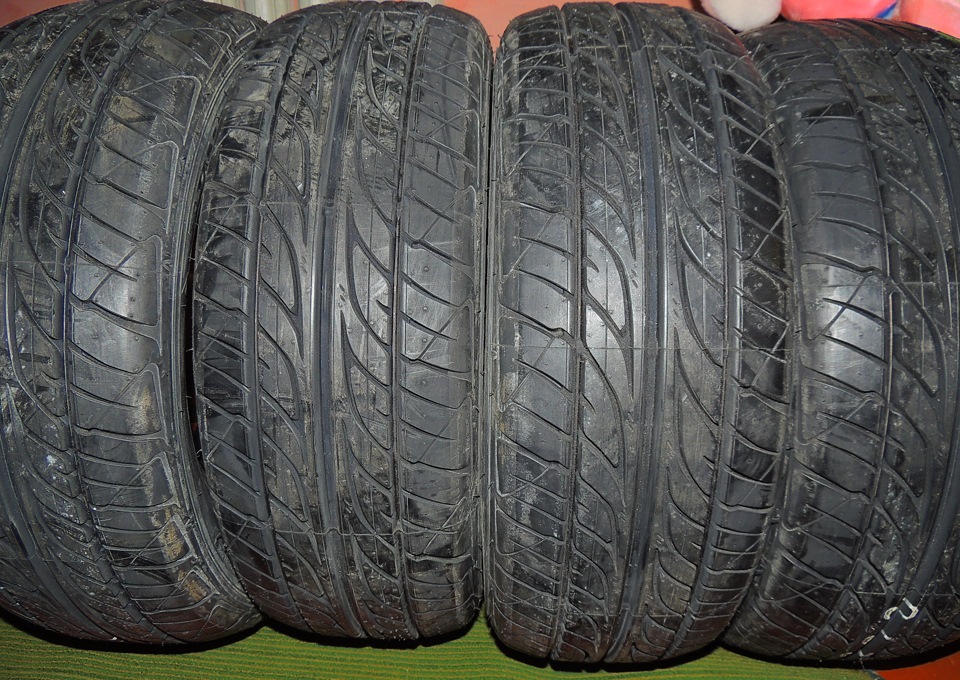 Шини DUNLOP 4