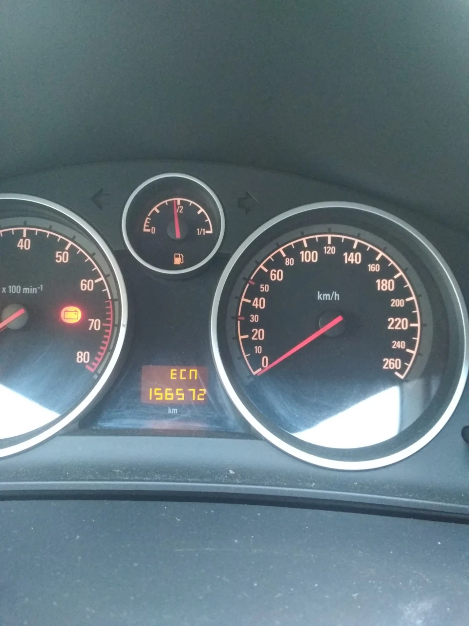 156572