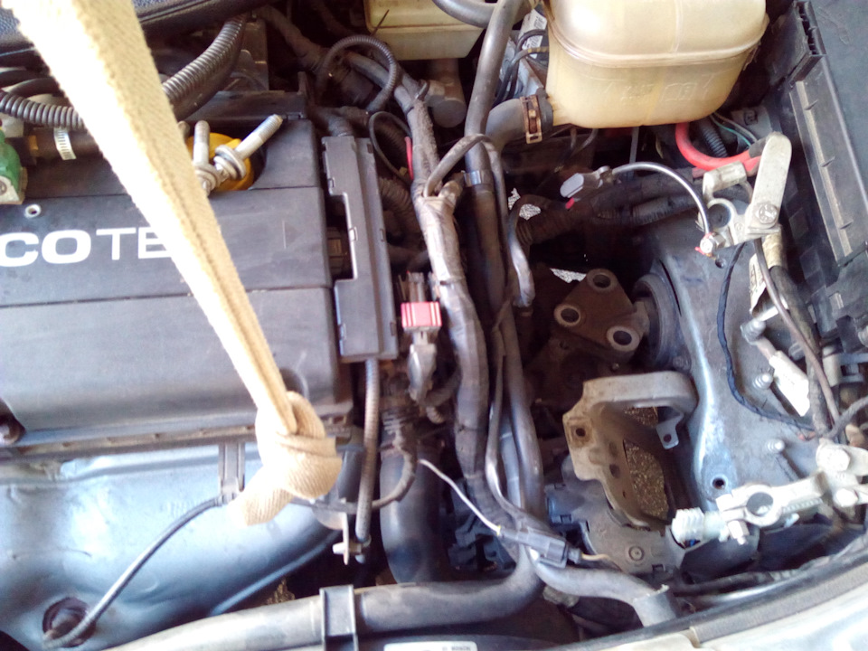 Заміна лівої та правої подушки (опори) двигуна Z16XEP Astra H 5