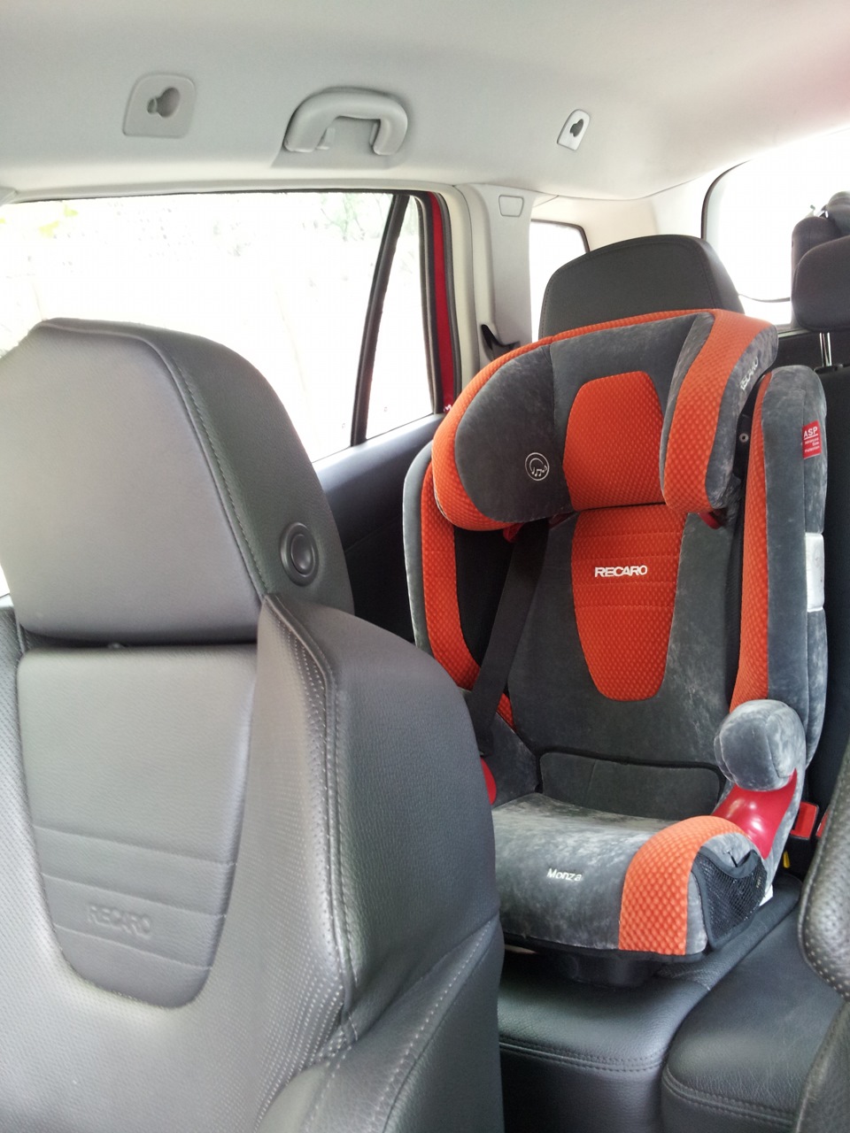 Доповнив свій салон Recaro 3