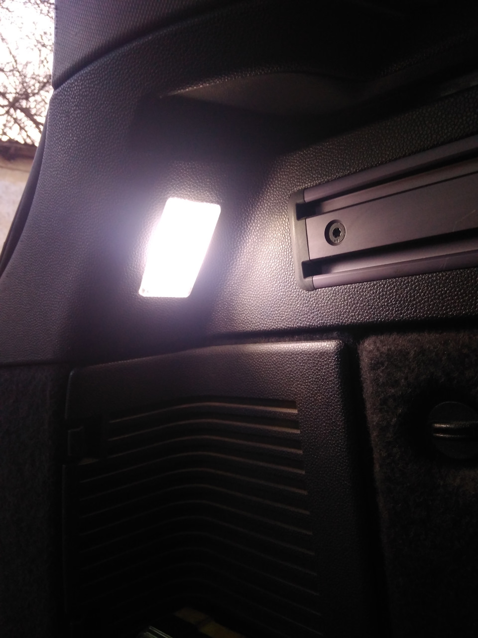 LED в салон та багажник 5
