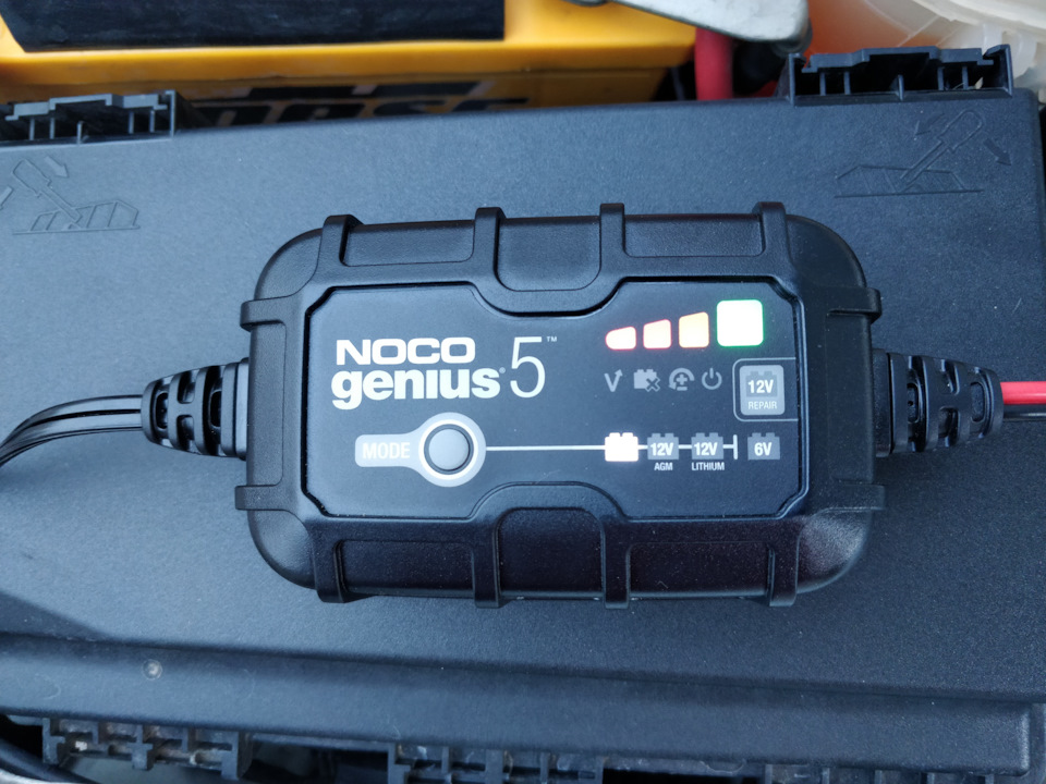 Зарядний пристрій NOCO GENIUS5 1