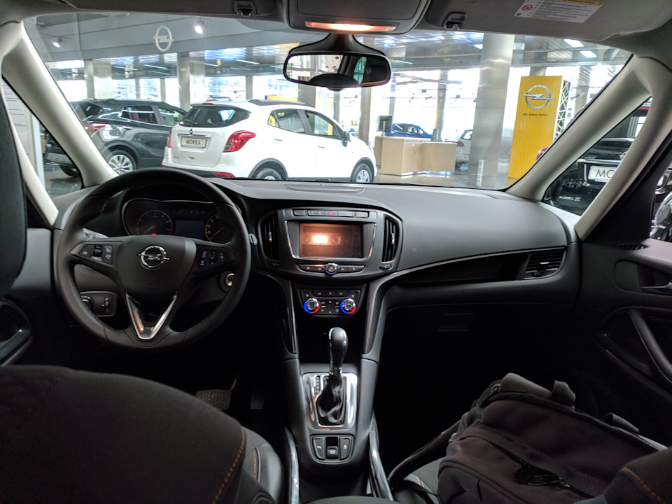 Візит до автоцентру Opel на Столичному шосе 5