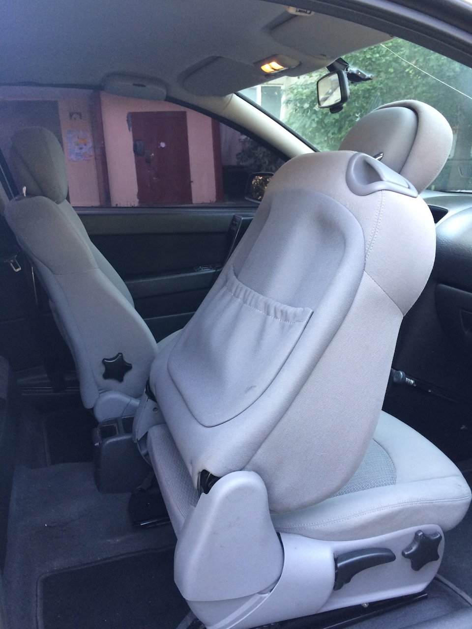 Зміна стокових сидінь Opel Astra G на сидіння від Mercedes Benz W203 Coupe. 4