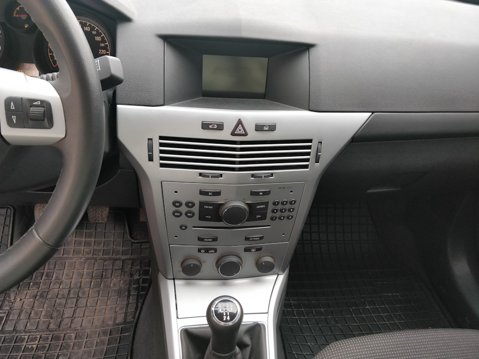 Заміна штатної магнітоли CD30MP3 AUX на Pioner MVH-200VBT 4