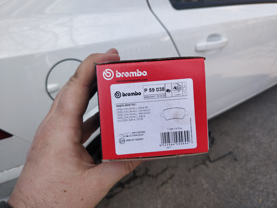 Заміна задніх гальмівних колодок, або BREMBO мені назад! 2