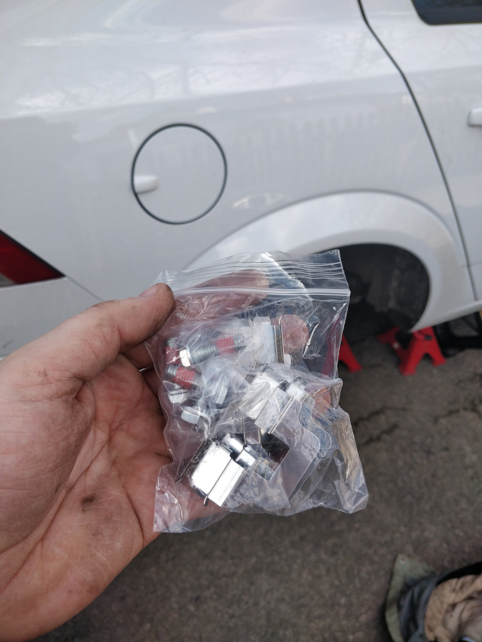 Заміна задніх гальмівних колодок, або BREMBO мені назад! 4