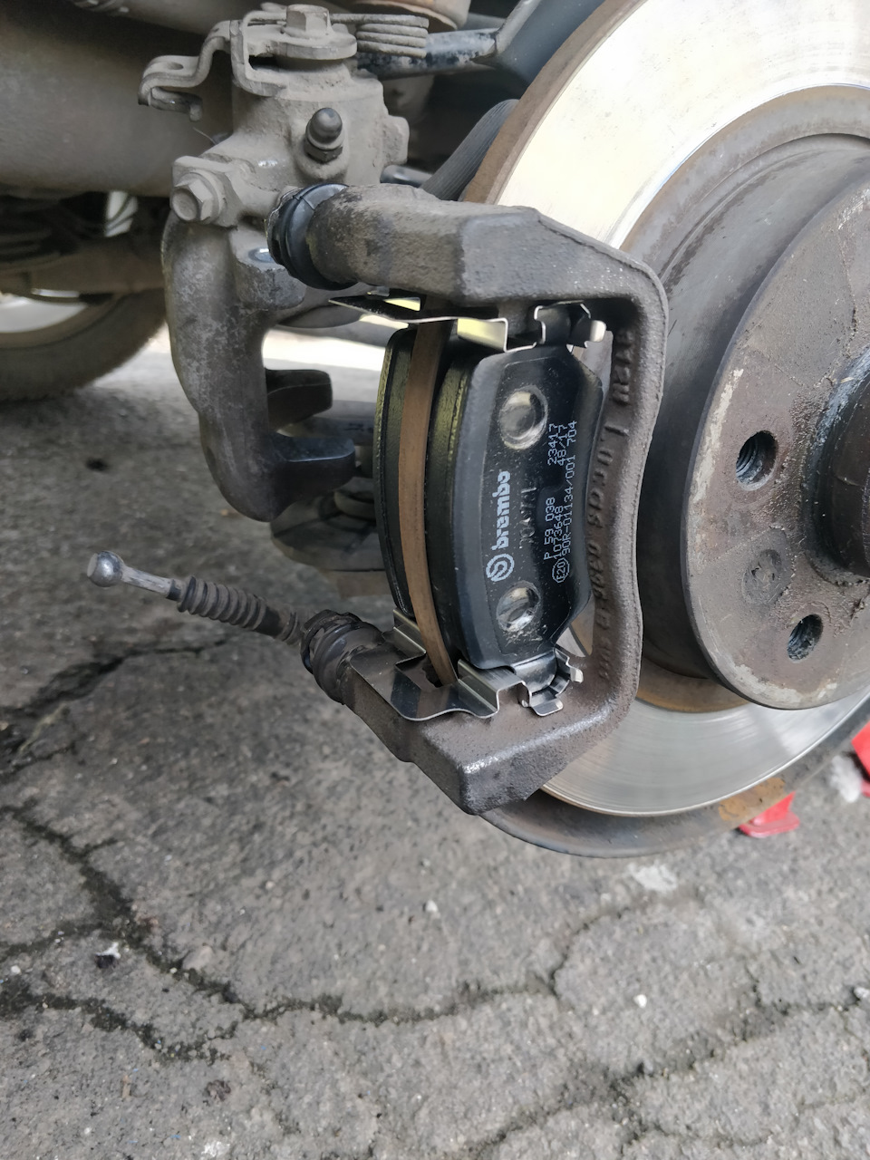 Заміна задніх гальмівних колодок, або BREMBO мені назад! 5