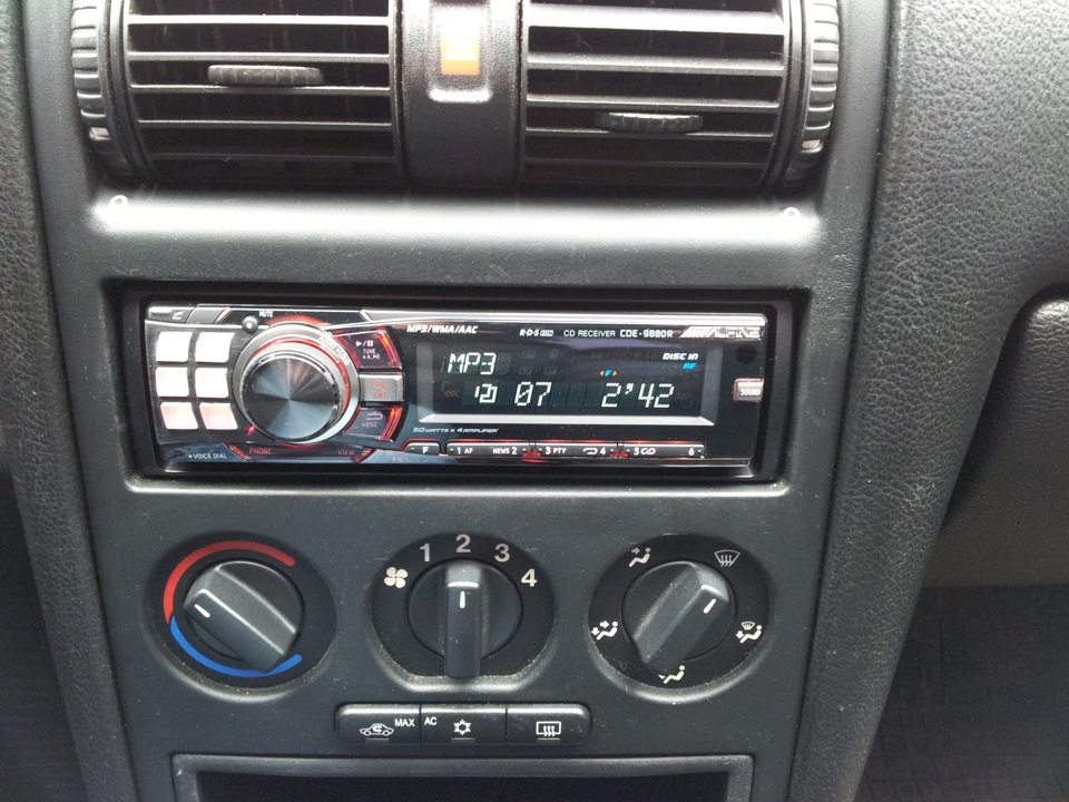 Alpine CDE-9880R 1