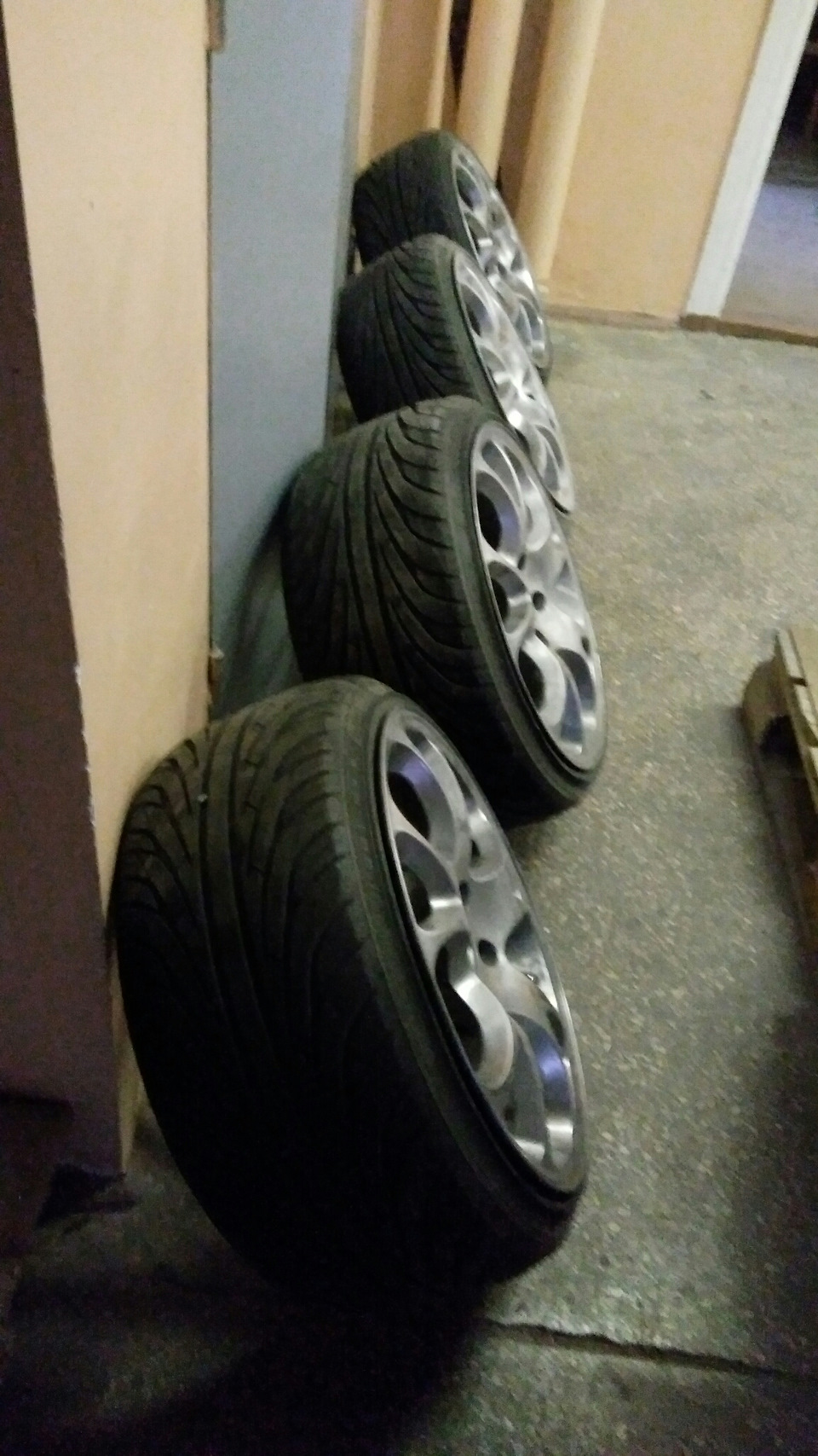 18 8.5+10J RH Technic 205/35/18 + 225/35/18 5